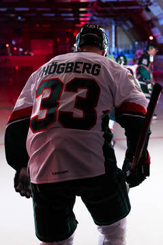 Frölundas Linus Högberg innan ishockeymatchen i