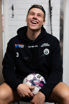 Frölundas Albin Sundin innan  ishockeymatchen i Strömstad