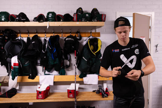 Frölundas Noah Dower Nilsson innan ishockeymatchen i
