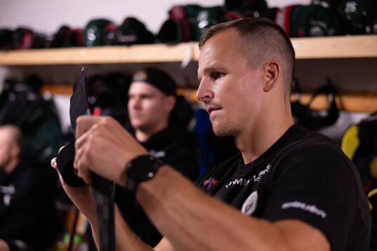 Frölundas Max Friberg innan ishockeymatchen i Strömstad