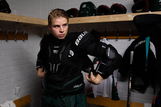 Frölundas Isac Heens innan ishockeymatchen i Strömstad