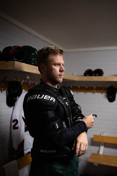 Frölundas Christian Folin innan ishockeymatchen i