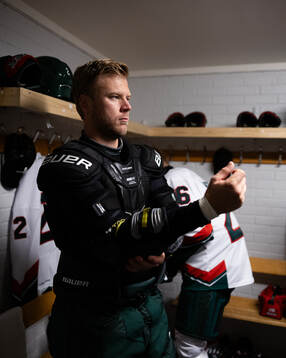 Frölundas Christian Folin innan ishockeymatchen i