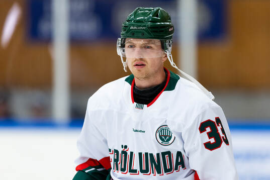 Frölundas Linus Högberg innan ishockeymatchen i