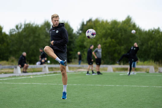 Frölundas Christian Folin värmer upp innan