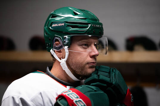 Frölundas Christian Folin innan ishockeymatchen i
