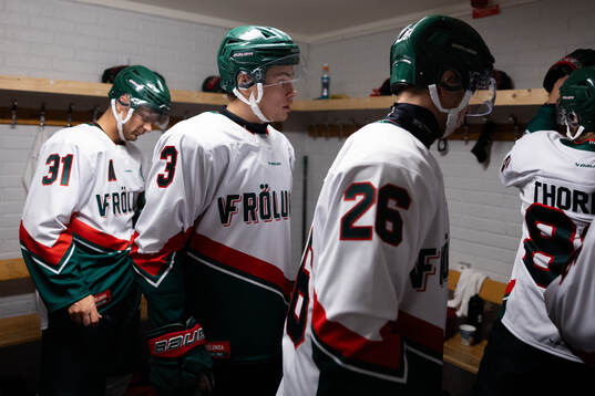 Frölundas Albin Sundin innan ishockeymatchen i Strömstad