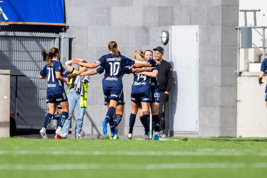 Linköpings Aimee Claypole jublar