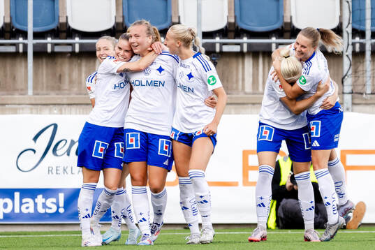 IFK Norrköpings My Cato och Sara Kanutte Fornes jublar