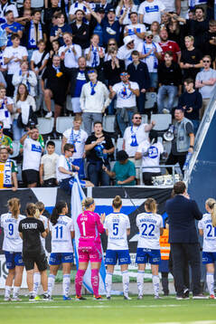 IFK Norrköpings spelare tackar publiken