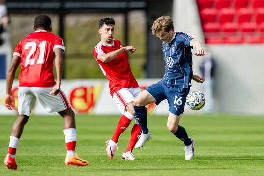 Kalmars Dion Krasniqi och Malmö FFs Oliver Berg
