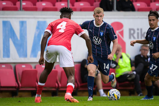 Kalmars Vince Osuji och Malmö FFs Sebastian Jörgensen