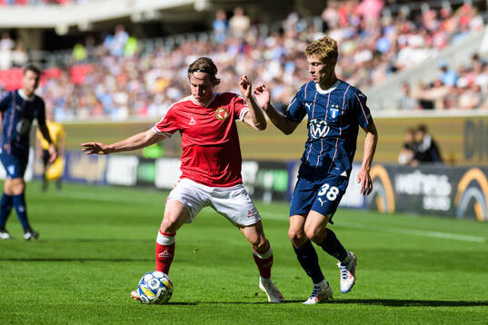 Kalmars Johan Karlsson och Malmö FFs Hugo Bolin