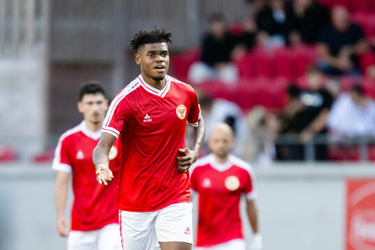 Kalmars Vince Osuji jublar