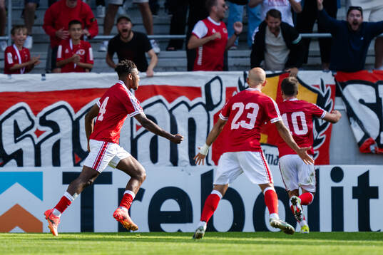Kalmars Vince Osuji jublar