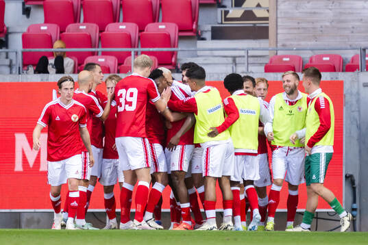 Kalmars spelare jublar