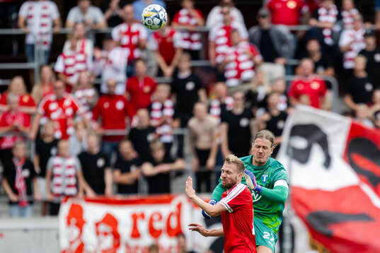 Kalmars Jonathan Ring och Malmö FFs målvakt Johan Dahlin