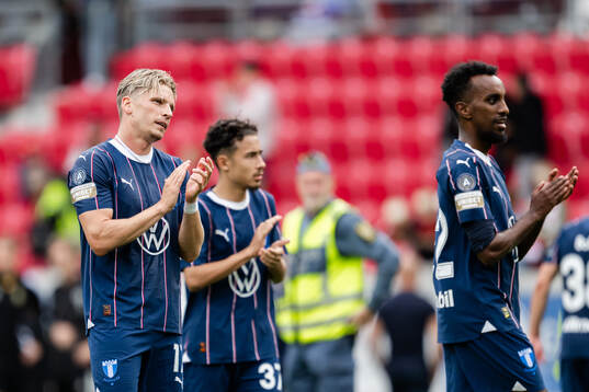 Malmö FFs Jens Stryger Larsen , Adrian Skogmar och Taha