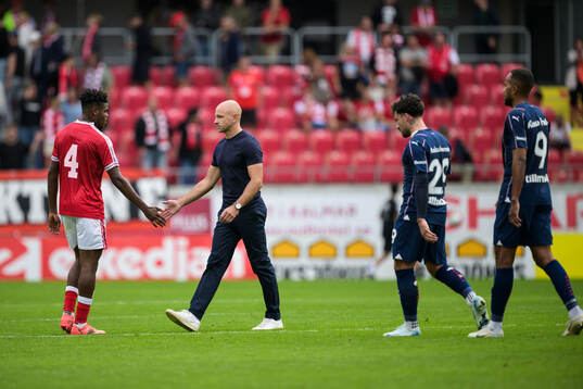 Kalmars Vince Osuji och tränare Stefan Larsson och Malmö