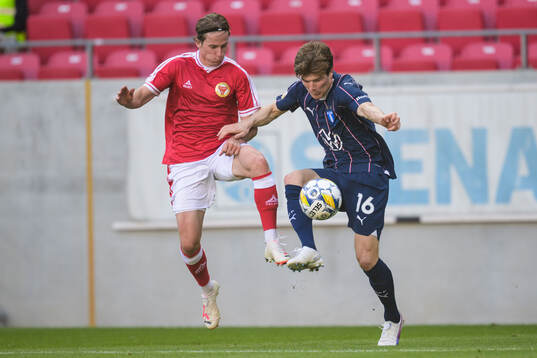 Kalmars Johan Karlsson och Malmö FFs Oliver Berg