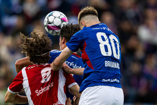 Daniel Schneider of Lyn and Muamer Brajanac of Vålerenga
