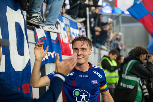 Christian Borchgrevink of Vålerenga celebrates