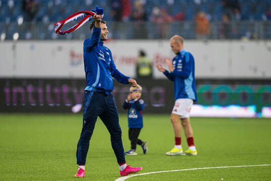 Muamer Brajanac of Vålerenga celebrates