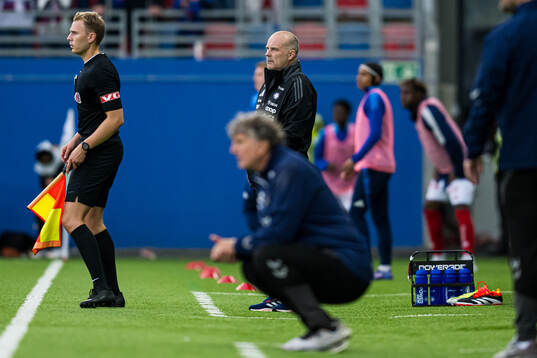 Geir Bakke, head coach of Vålerenga, looks dejected