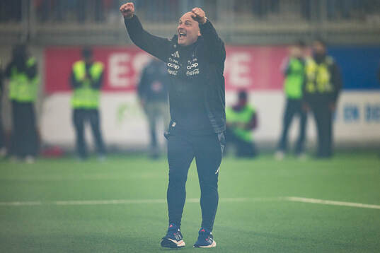 Geir Bakke, head coach of Vålerenga, celebrates