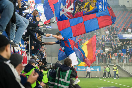 Christian Borchgrevink of Vålerenga celebrates