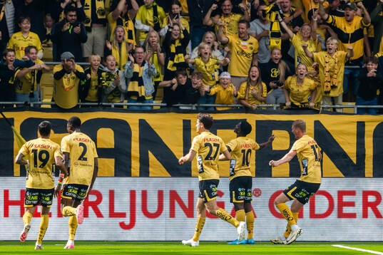 Elfsborgs Michael Baidoo jublar med publiken