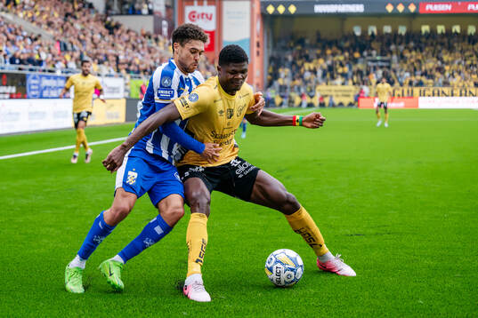 IFK Göteborgs Thomas Santos och Elfsborgs Terry Yegbe