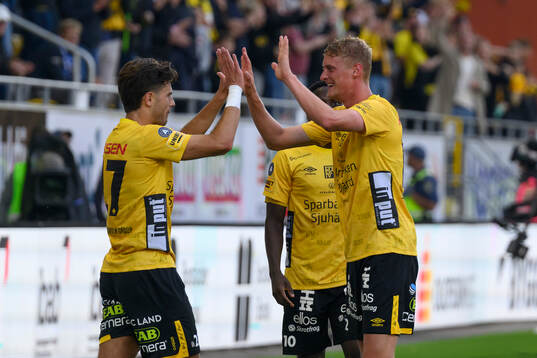 Elfsborgs Besfort Zeneli och målskytt Emil Holten jublar