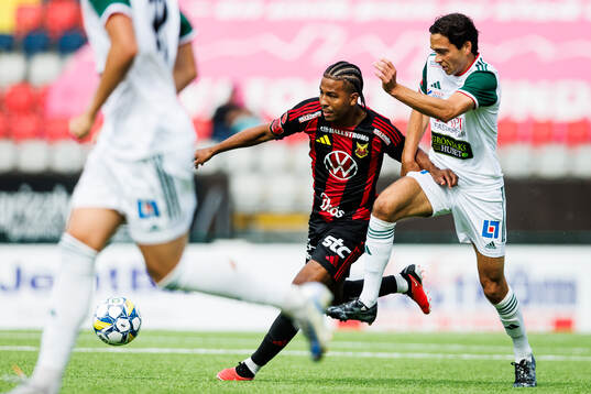Östersunds Nebiyou Perry och Skövde AIKs Armend Suljev