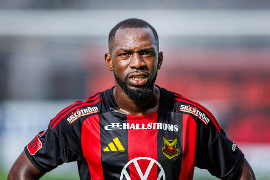 Östersunds Chrisnovic Isemoli N'sa deppar