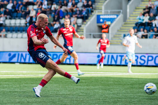 Östers Adam Bergmark Wiberg gör 1-0