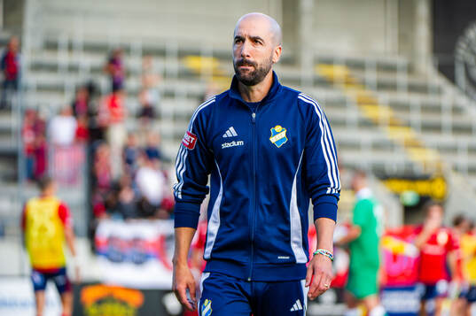 Östers tränare Martin Foyston deppar