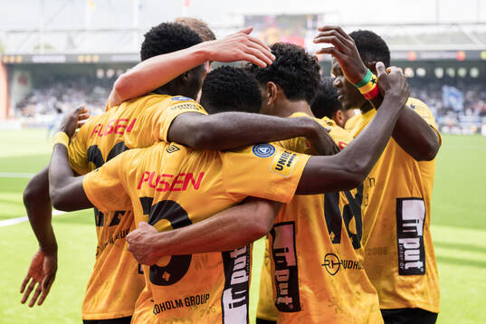 Elfsborgs Michael Baidoo jublar lagkamrater