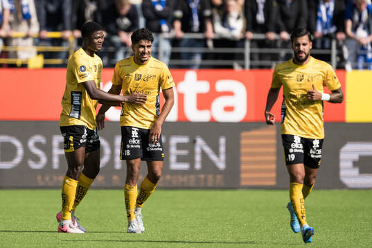 Elfsborgs Terry Yegbe och Ahmed Qasem jublar