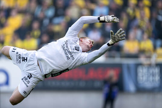 IFK Göteborgs Gustaf Norlin, ej i bild, gör 3-1 bakom