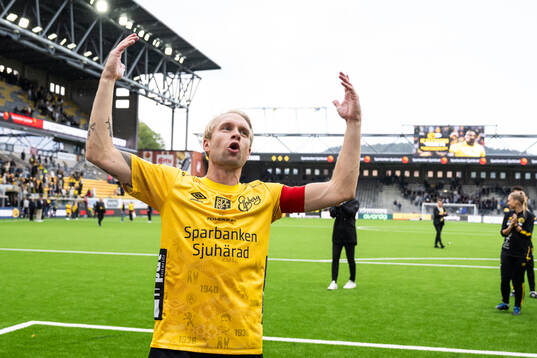 Elfsborgs Johan Larsson jublar