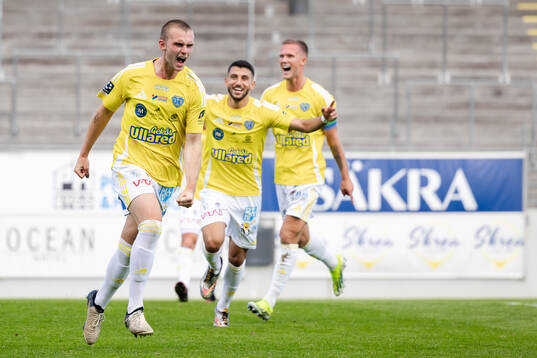 Falkenbergs Nils Bertilsson jublar
