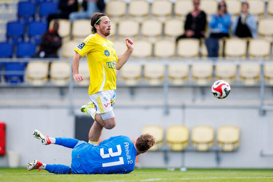 Falkenbergs Rasmus Andersson och Torslandas målvakt Joel