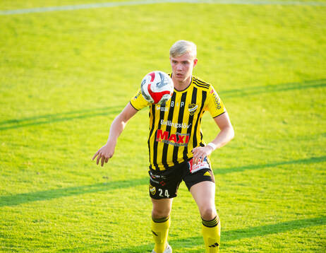 IFK Hässleholms Linus Roslund i matchen i division 2