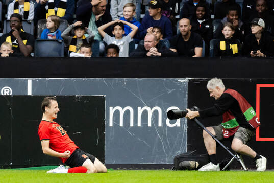 Brommapojkarnas Alex Timossi Andersson jublar