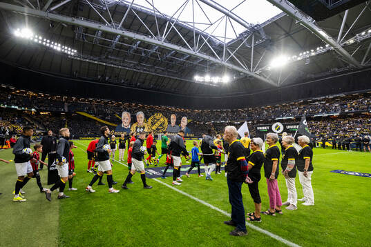 AIKs spelare gör entré