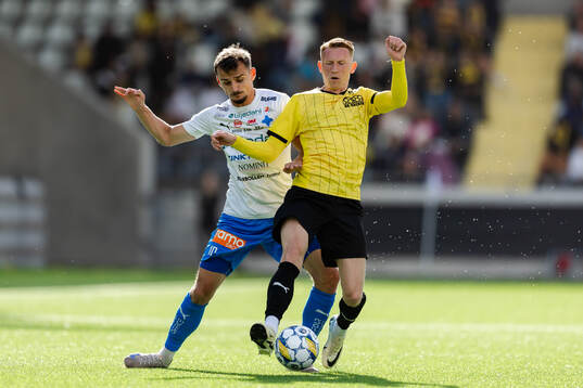 Värnamos Ajdin Zeljkovic och Häckens Julius Lindberg
