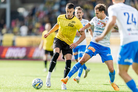 Häckens Srdjan Hrstic och Värnamos Michael Steinwender
