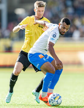 Häckens Samuel Leach Holm och Värnamos Wenderson Oliveira