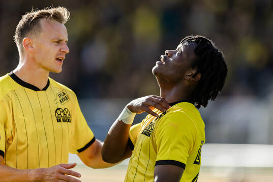 Häckens Jeremy Agbonifo jublar med Marius Lode